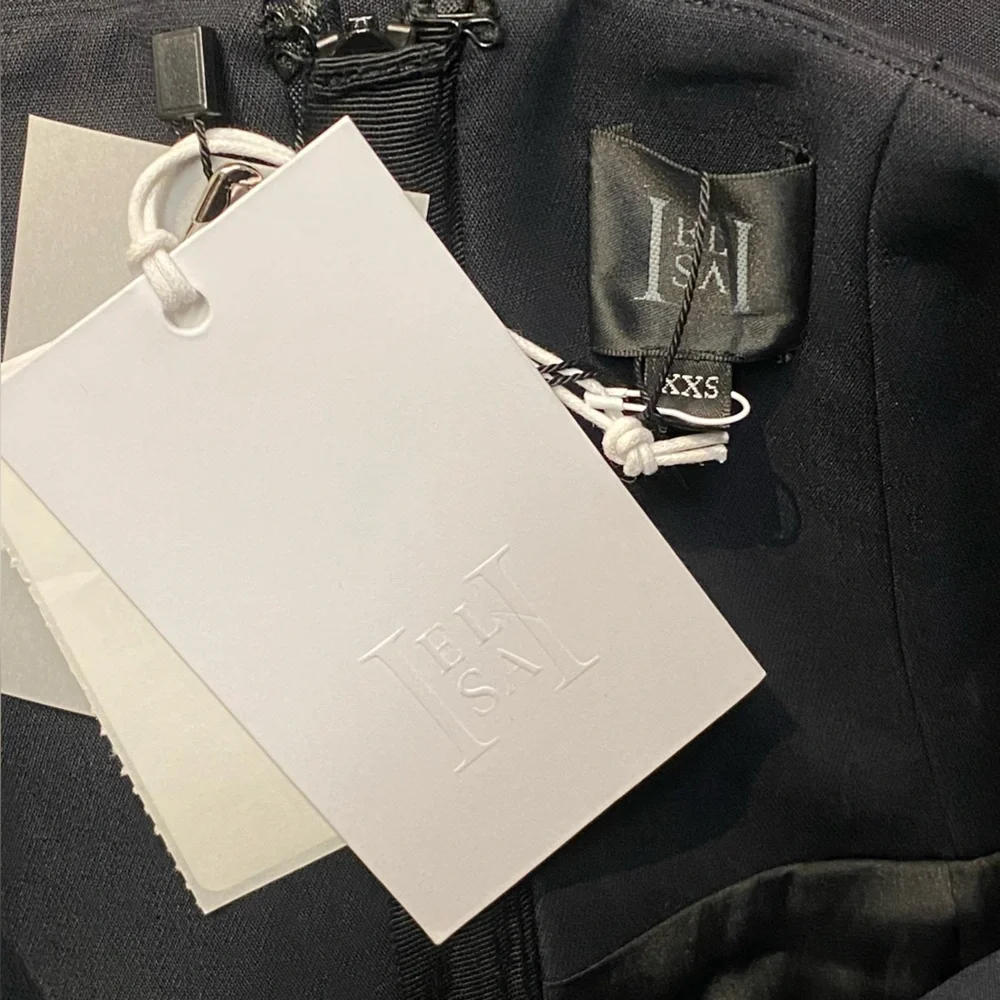 HELSA The S Curve Dress Bow Black
Strapless structured midi Revolve NWT XXS - Picture 12 of 14